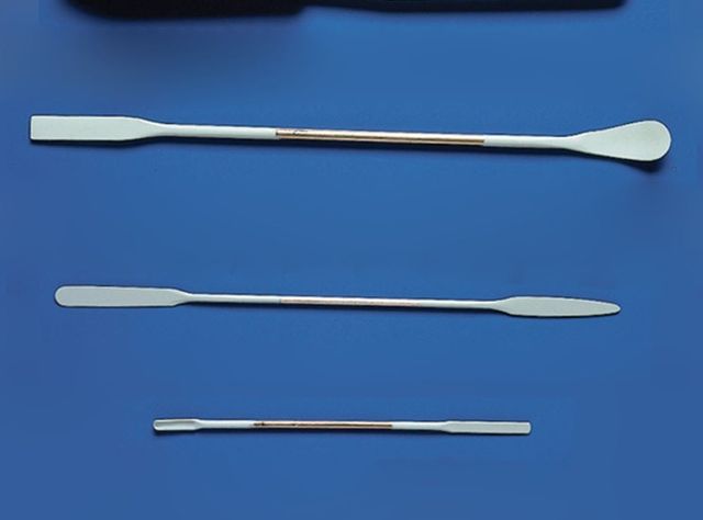 Cutting and gripping tools from Reichelt: Knives and scalpels for laboratory and production Cutting and gripping tools from Reichelt: Knives and scalpels for laboratory and production