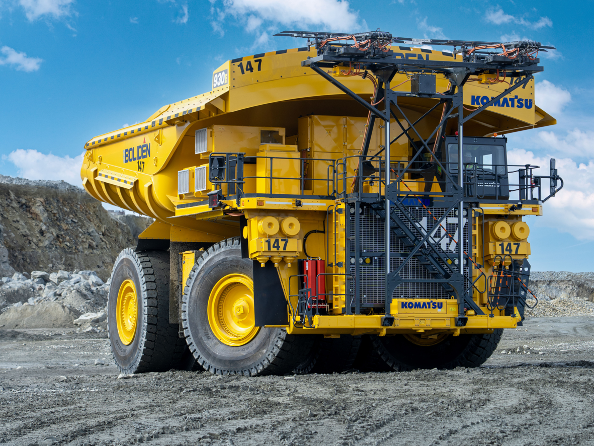 Komatsu testet ersten „Power Agnostic“-Muldenkipper im Live-Betrieb