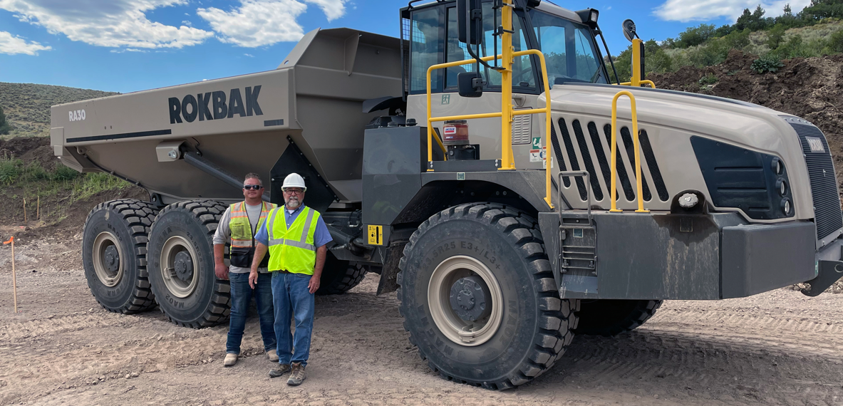 Mark 25 Homes hat sich seit 2012 als führender Luxuswohnungsbauer in Park City etabliert und setzt auf Rokbak Bau-Lkw, um höchste Qualitätsstandards auf anspruchsvollen Baustellen einzuhalten. Mark 25 Homes hat sich seit 2012 als führender Luxuswohnungsbauer in Park City etabliert und setzt auf Rokbak Bau-Lkw, um höchste Qualitätsstandards auf anspruchsvollen Baustellen einzuhalten.