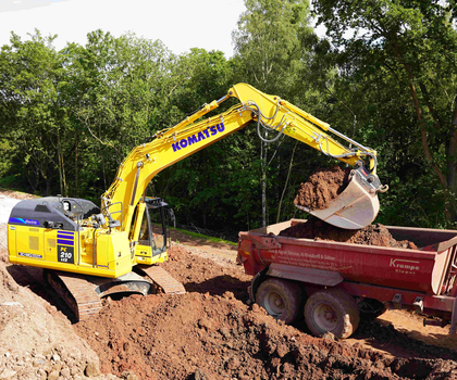 Komatsu-Elektrobagger PC210LCE-11 im Einsatz Komatsu-Elektrobagger PC210LCE-11 im Einsatz