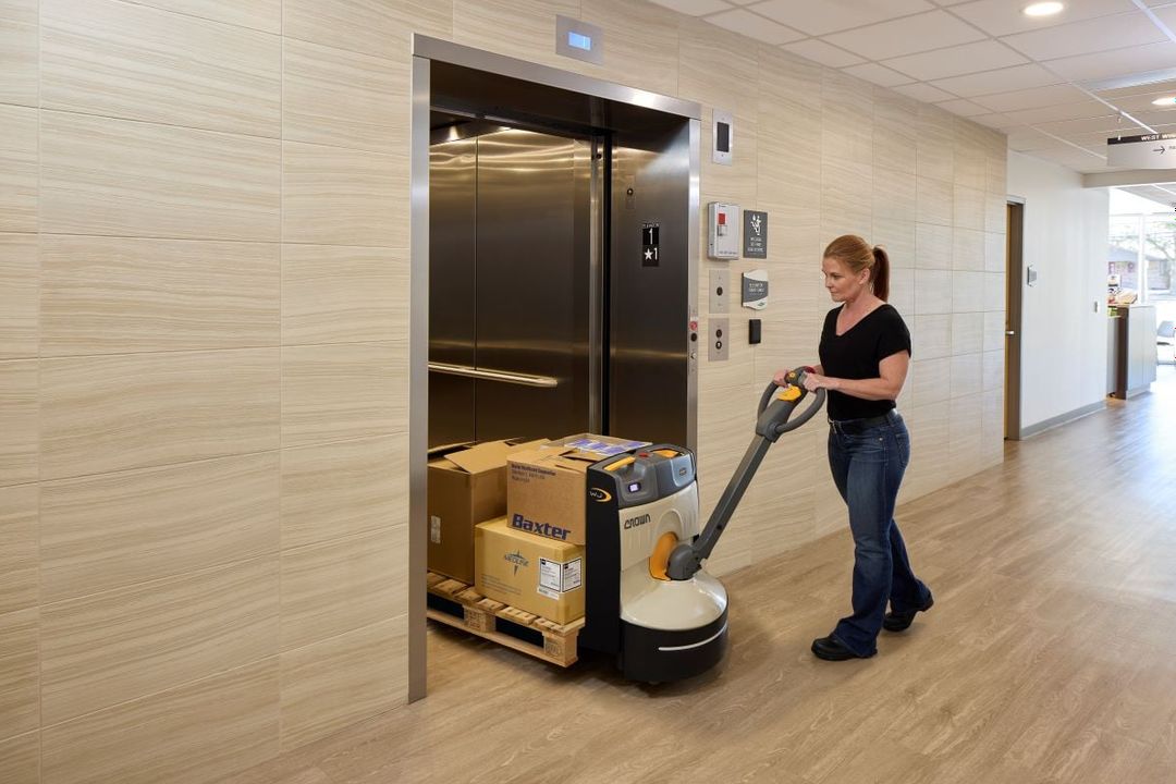 materialfluss Produkte des Jahres 2026: 3. Platz, Kategorie Flurförderzeuge: Elektro-Hubwagen der WJ 50 Serie von Crown materialfluss Produkte des Jahres 2026: 3. Platz, Kategorie Flurförderzeuge: Elektro-Hubwagen der WJ 50 Serie von Crown