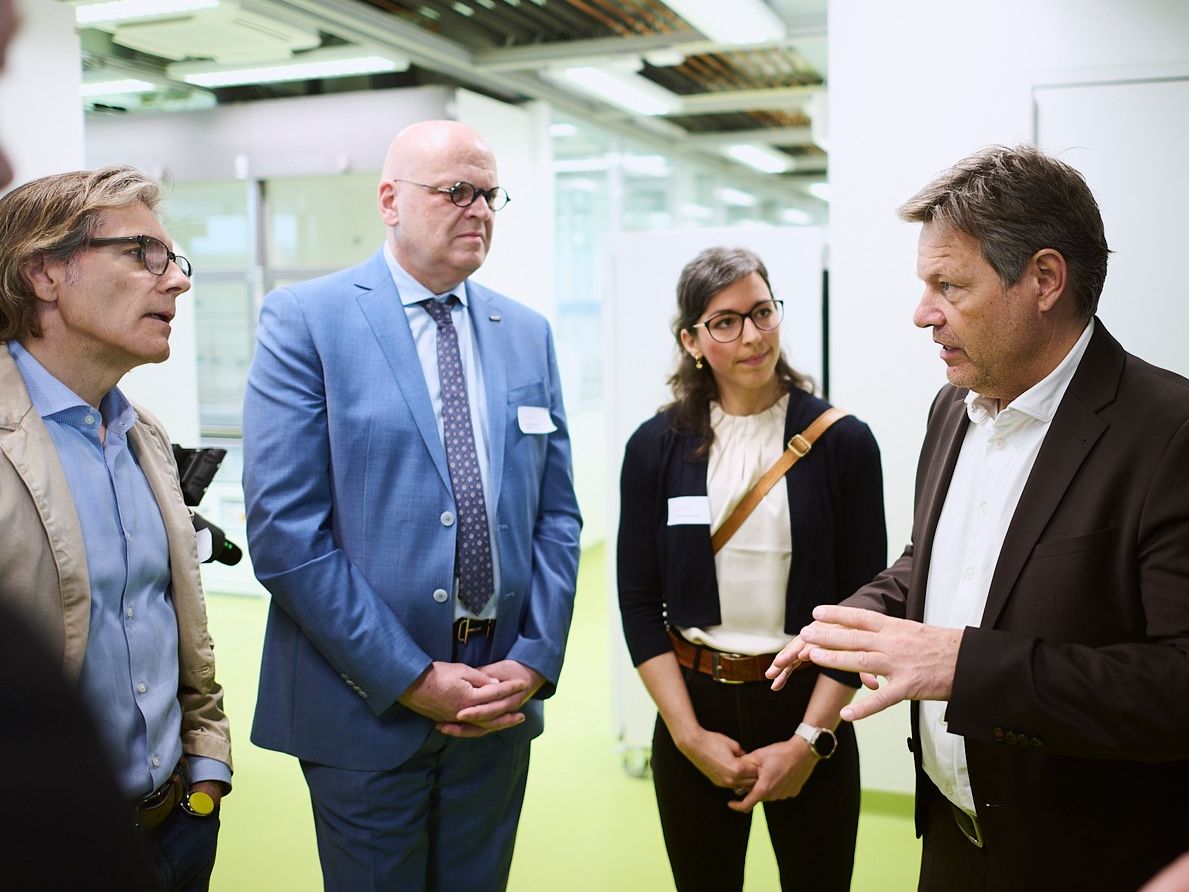 Stärkung des Life Science Sektors im Fokus: Life Science Factory empfängt Bundesminister Habeck Stärkung des Life Science Sektors im Fokus: Life Science Factory empfängt Bundesminister Habeck
