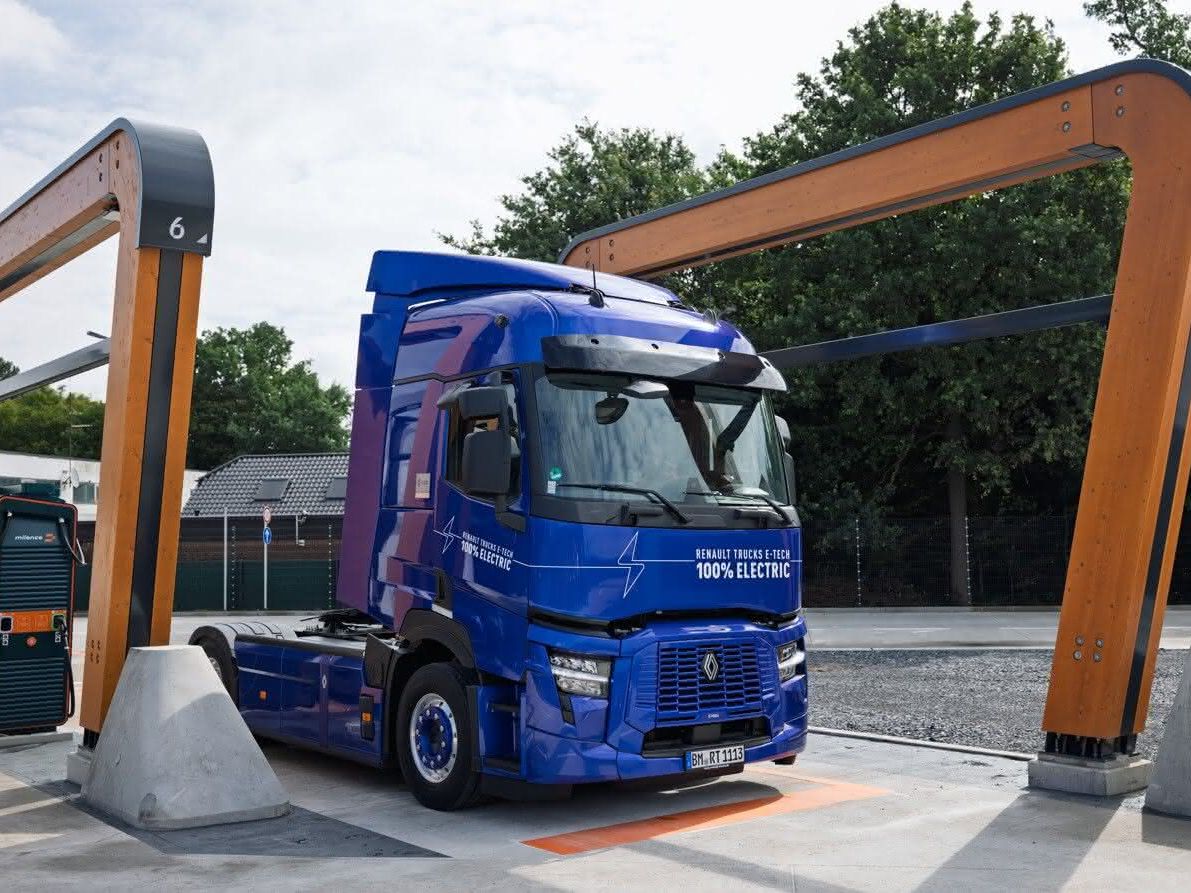 Milence formt elektrisierende Verbindung