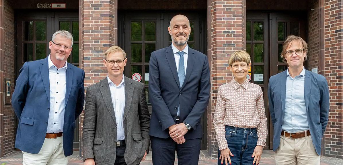 Gruppenbild mit Preisträger Stephan A. Sieber Gruppenbild mit Preisträger Stephan A. Sieber