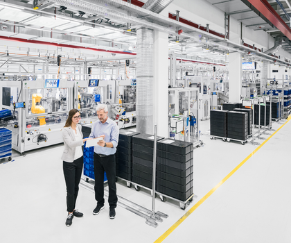 Bosch at the Hannover Messe 2026: Agentic AI, digital twins and new manufacturing technologies Bosch uses the example of collaboration on the store floor to show how agentic AI can become a partner for people.