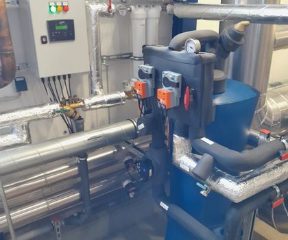 Anwenderbericht: Chemiefreie Wasseraufbereitung bei Michael Kunststofftechnik – EnwaMatic im Einsatz Michael Kunststofftechnik vertraut auf chemiefreie Wasseraufbereitung
