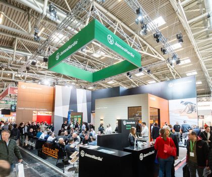 Messestand von James Hardie bei der BAU 2025