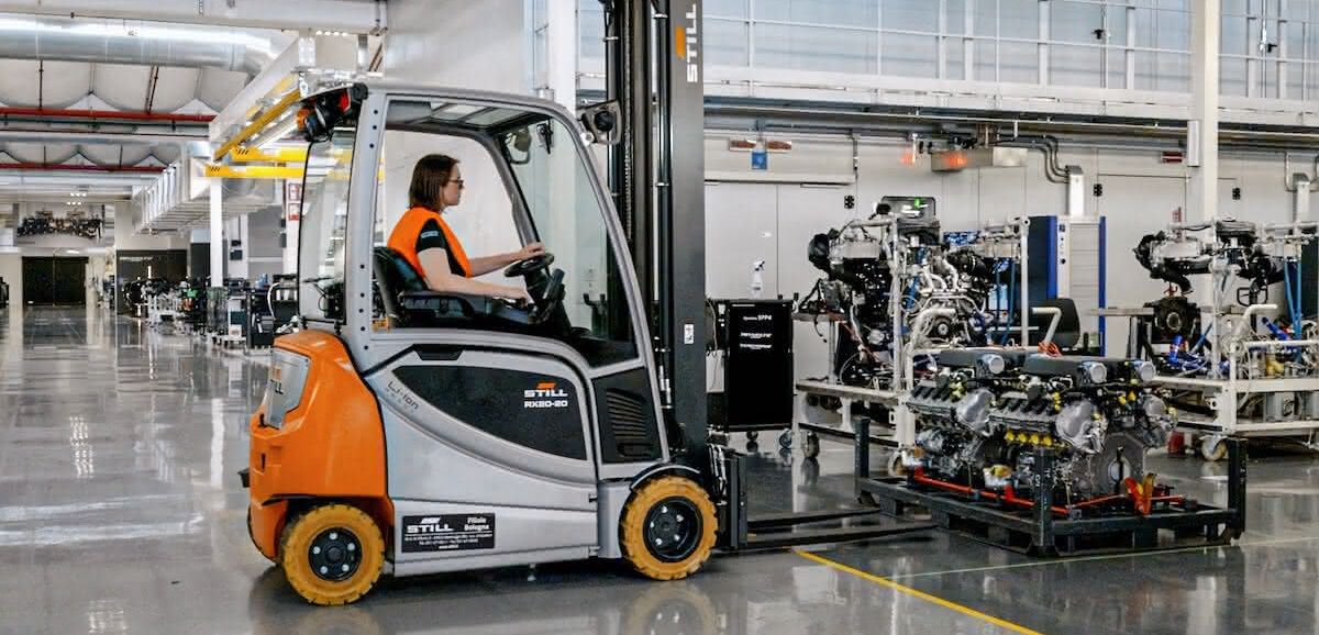 Industrial trucks for luxury cars: Optimized logistics for super sports cars Industrial trucks for luxury cars: Optimized logistics for super sports cars