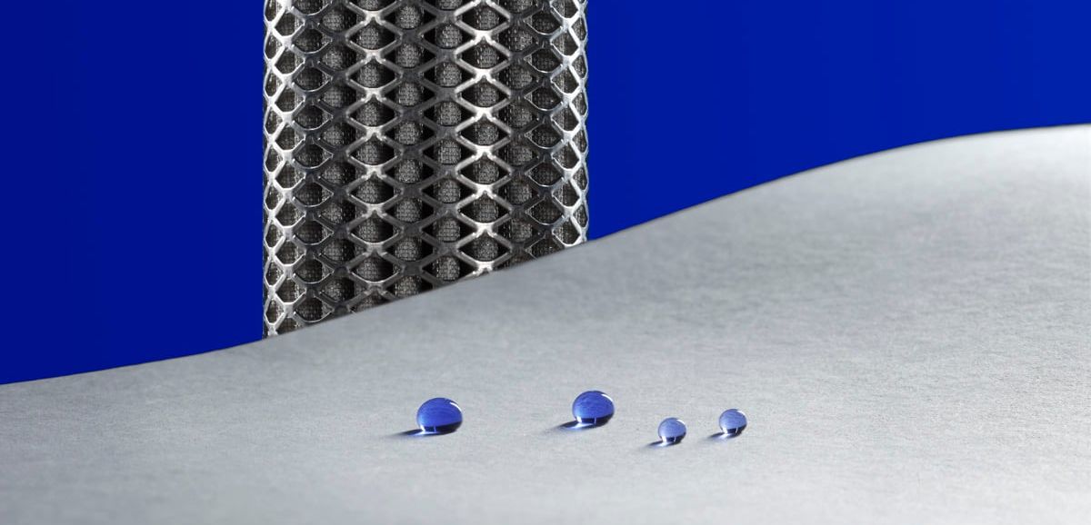 Fluorfreie hydrophobe Beschichtung Fluorfreie hydrophobe Beschichtung (ein Beispiel-Material und hydrophobe Eigenschaft einer Beschichtung gezeigt.)