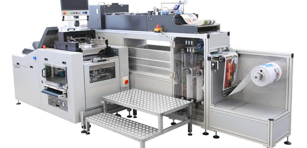 Automatic book production: Laser sensor technology optimizes photo book production Automatic book production: Laser sensor technology optimizes photo book production
