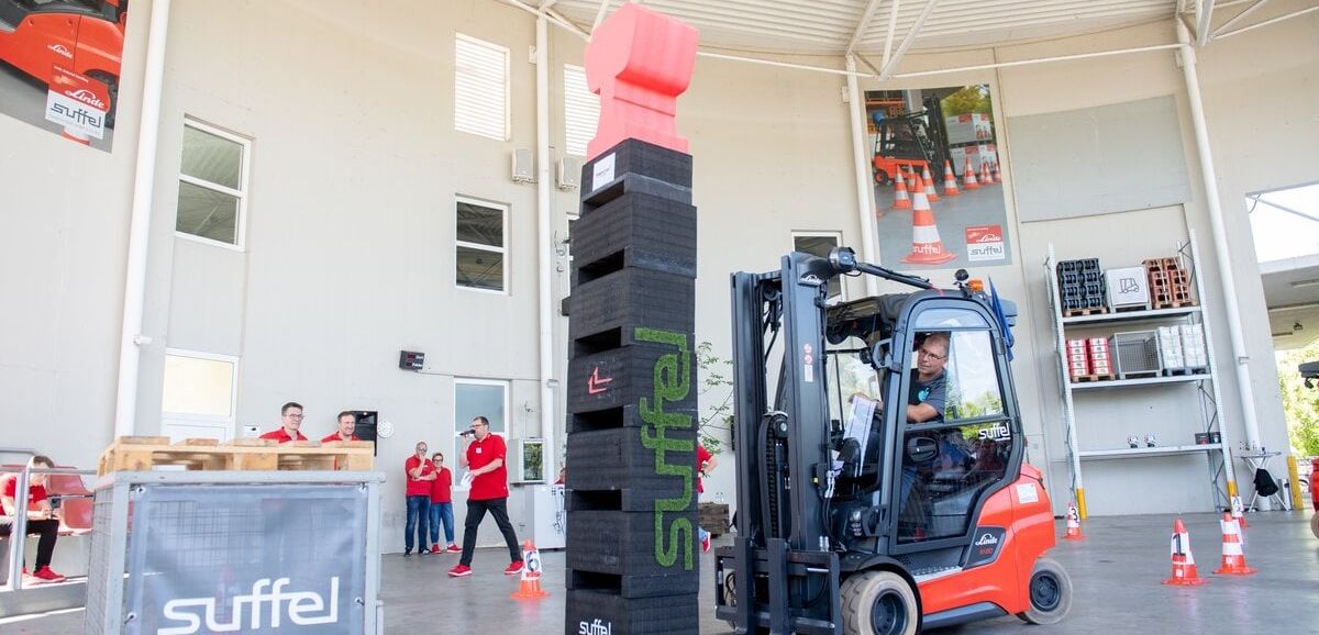 Präzision entscheidet: StaplerCup kürt die besten Staplerfahrer der Region Präzision entscheidet: StaplerCup kürt die besten Staplerfahrer der Region