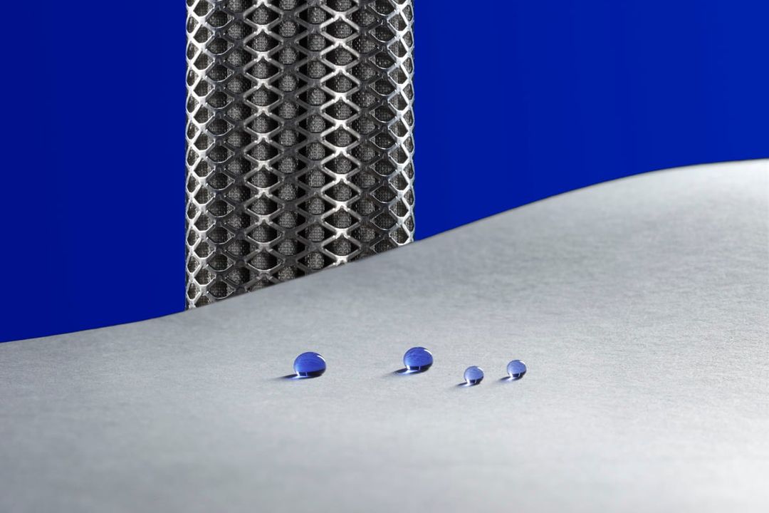 Fluorfreie hydrophobe Beschichtung (ein Beispiel-Material und hydrophobe Eigenschaft einer Beschichtung gezeigt.)