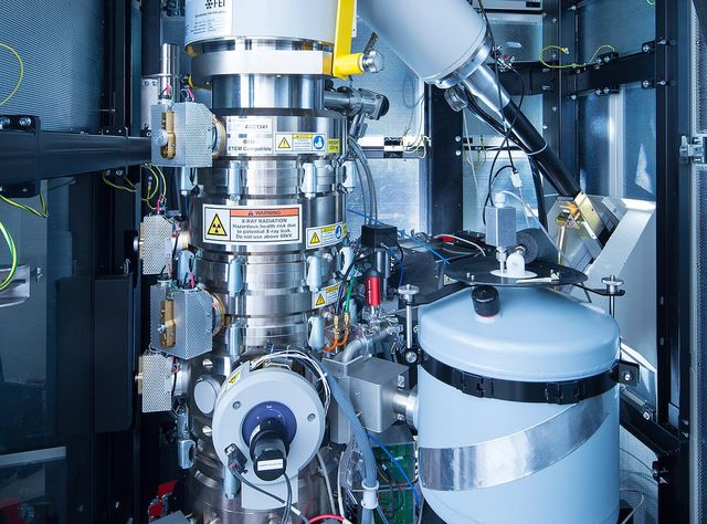 Materialwissenschaften: Internationales Symposium zur Elektronenmikroskopie SALVE-Mikroskop (Ausschnitt)