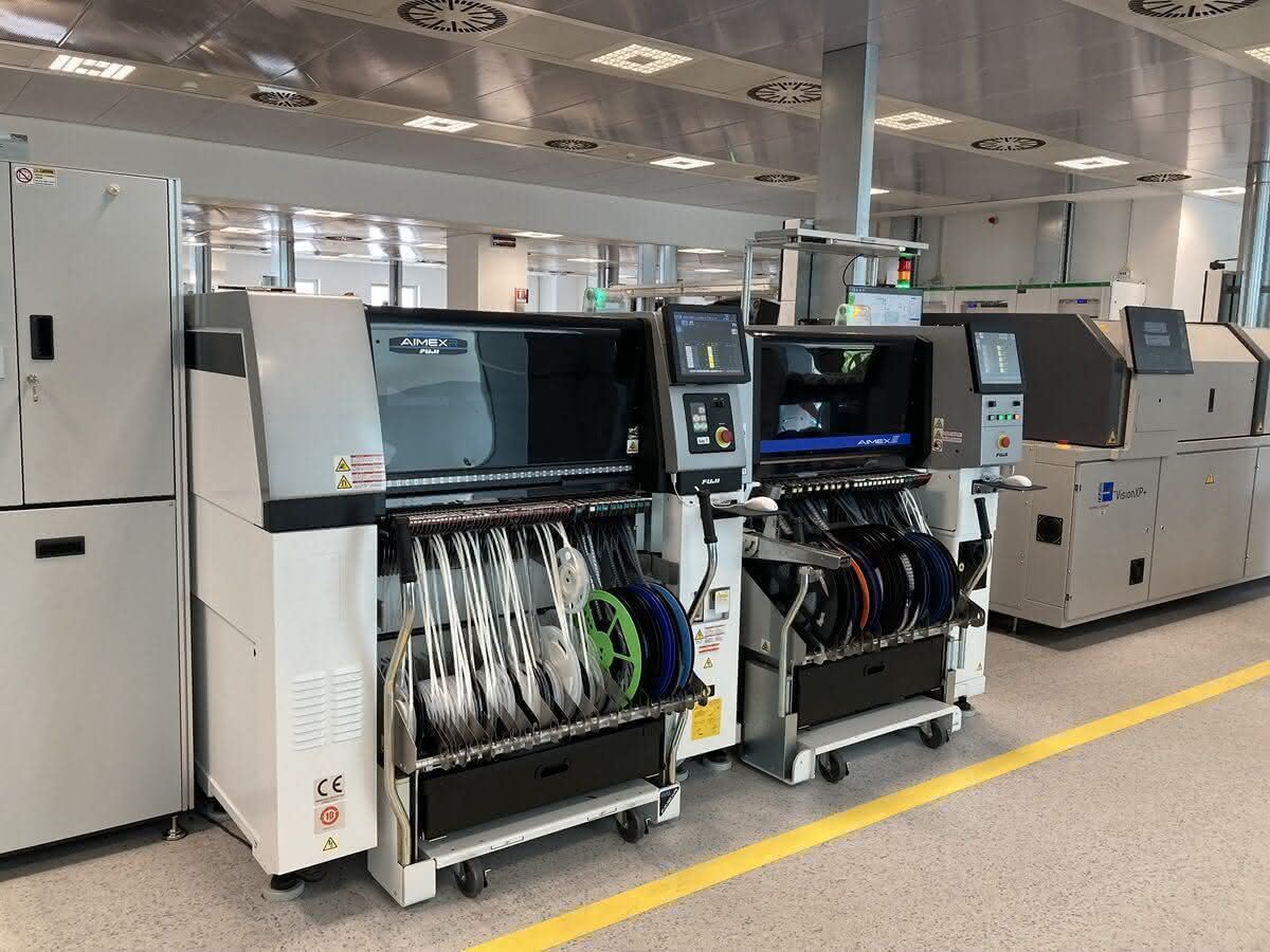 Elektronikfertigung: SMT-Linie in der Automobilindustrie modernisieren | Cobo & Fuji SMT-Linie bei Cobo von Fuji