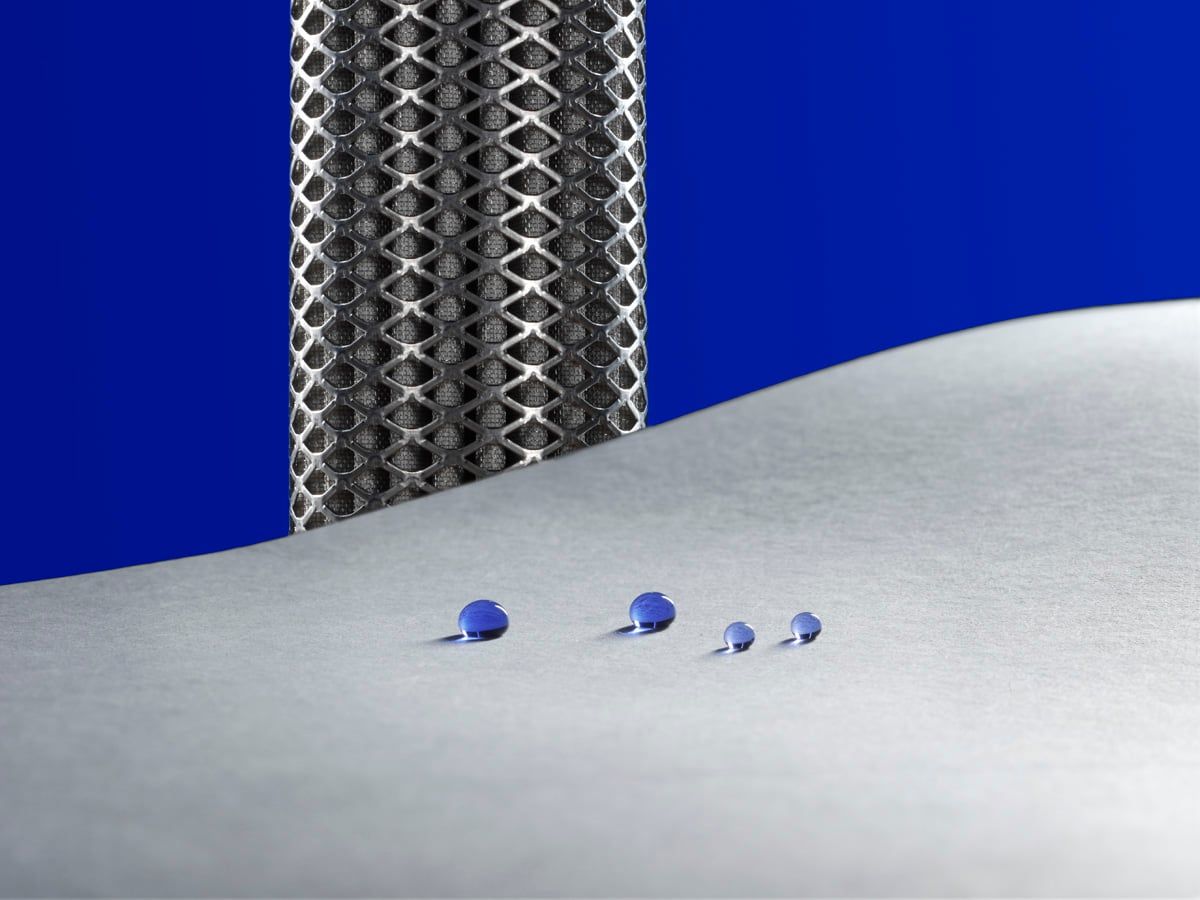 Fluorfreie hydrophobe Beschichtung Fluorfreie hydrophobe Beschichtung (ein Beispiel-Material und hydrophobe Eigenschaft einer Beschichtung gezeigt.)