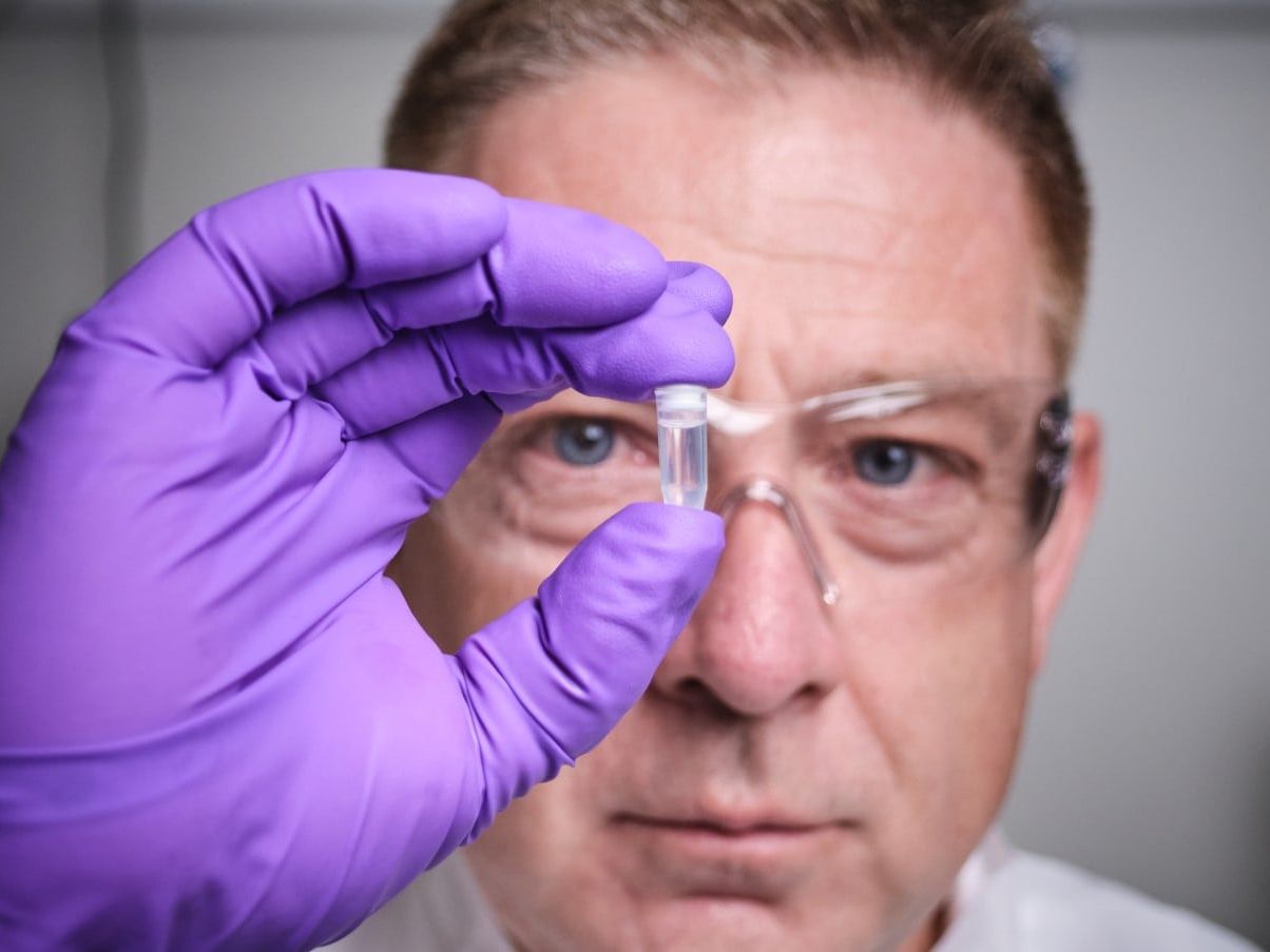 Ingo Muckenschnabel shows a sample