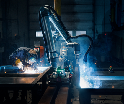 Urheberrechtsstreit: Landgericht Hamburg erlässt einstweilige Verfügung gegen Elite Robots Deutschland Bild eines kollaborativen Roboters, der beim Schweißen eingesetzt wird.