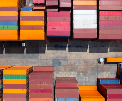 Elektro- und Digitalindustrie meldet Außenhandelszahlen: Elektroexporte wachsen weiter – aber das Tempo lässt nach Container als Symbolbild für Export und Außenhandel in der Elektro- und Digitalindustrie