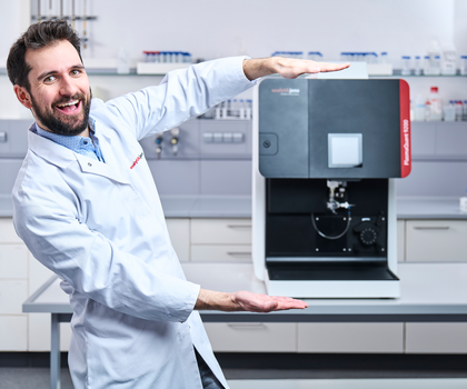 PlasmaQuant 9200 von Analytik Jena – Vielseitige ICP-OES für komplexe Matrices Labormitarbeiter präsentiert PlasmaQuant 9200 von Analytik Jena – Vielseitige ICP-OES für komplexe Matrices