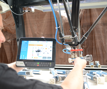 Wöhler Bohemia relies on wireless HMI operating devices from Keba in brush machine production Jan Markvart tests the "KeTop Safe Wireless" in production.