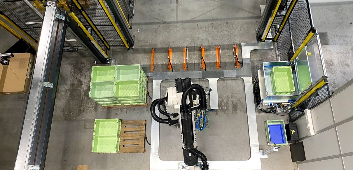 Nominiert als materialfluss Projekt des Jahres 2026: Hörmann Intralogistics: AutoStore-System für Siemens Rastatt mit KLT-Pickroboterzelle Nominiert als materialfluss Projekt des Jahres 2026: Hörmann Intralogistics: AutoStore-System für Siemens Rastatt mit KLT-Pickroboterzelle