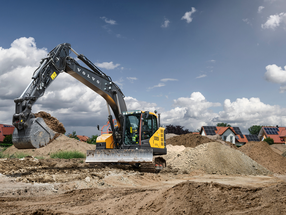 Für schnelle und präzise Arbeiten lassen sich die Bewegungen von Ausleger und Löffel mit Volvo Active Control auch automatisieren. Für schnelle und präzise Arbeiten lassen sich die Bewegungen von Ausleger und Löffel mit Volvo Active Control auch automatisieren.