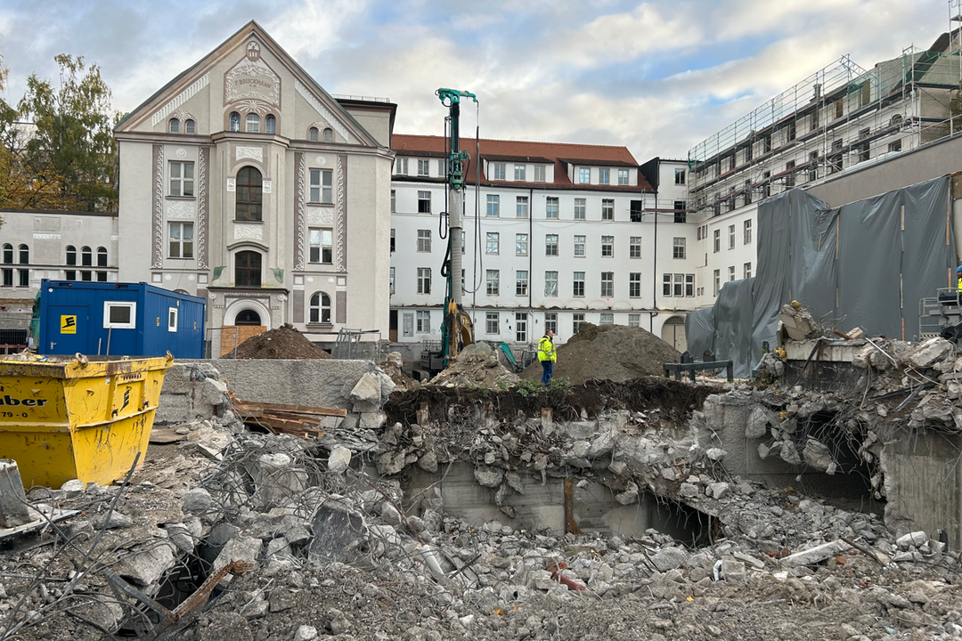 Abbruchphase für neues Business-Quartier nahezu abgeschlossen