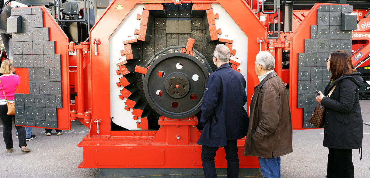 Der reversierbare Prallbrecher SMR 13/7/4 arbeitet in der Sekundär- oder Tertiärstufe und ist Bestandteil des neuen OEM-Lieferprogramms "SBM COMPONENTS".