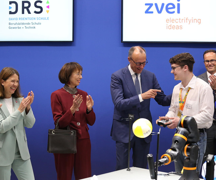 Hannover Messe 2026: Merz visits the next generation of the electrical and digital industry at the ZVEI stand Hannover Messe: Merz visits ZVEI stand - Students present Smart Factory and Industry 4.0 projects