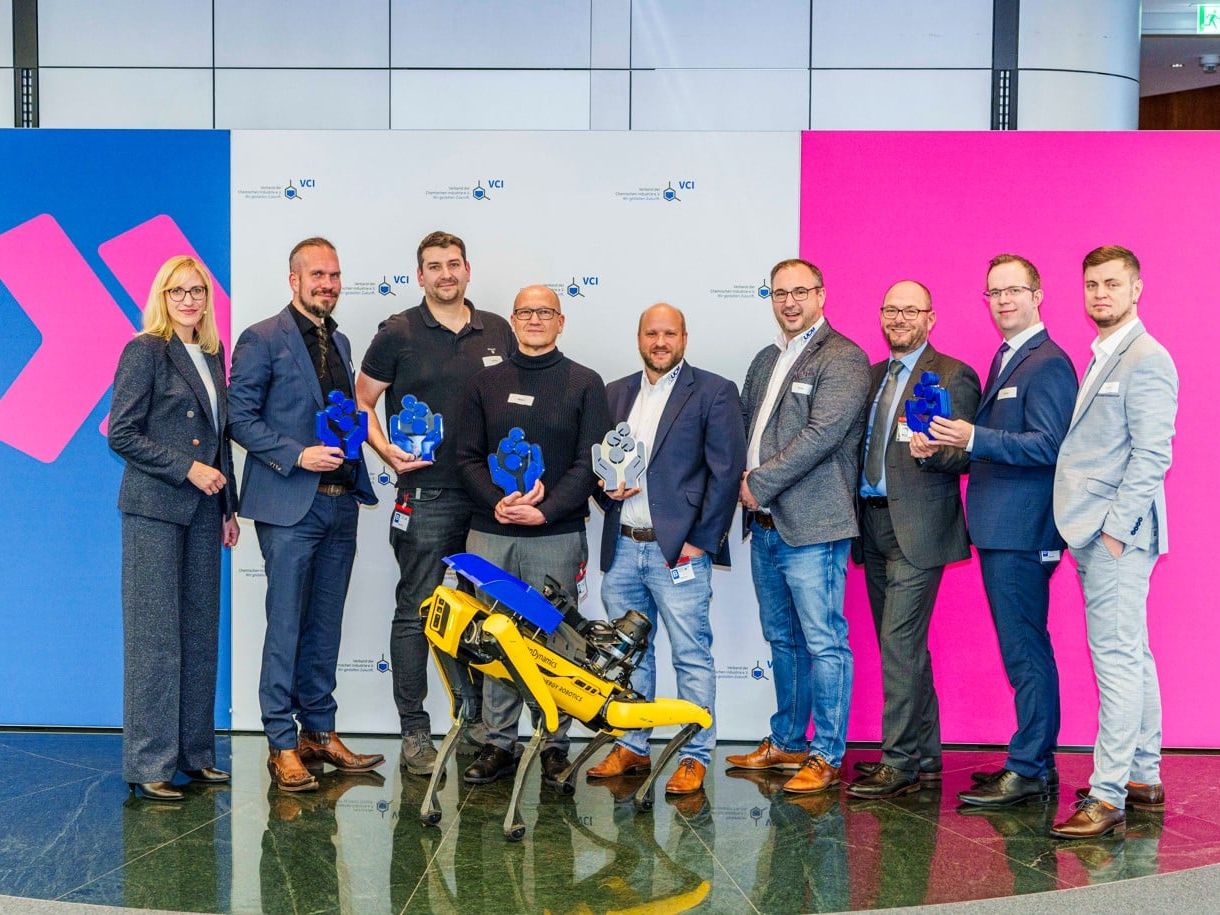 Responsible-Care-Wettbewerb 2024: Sicherer arbeiten mit neuen Ideen Gruppenbild zur Preisverleihung