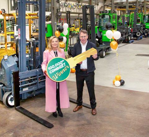 Combilift hilft Kindern in Krisensituationen: 100.000ster Gabelstapler sammelt 100.000 Euro ein Combilift hilft Kindern in Krisensituationen: 100.000ster Gabelstapler sammelt 100.000 Euro ein