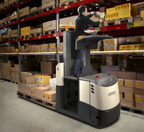 Crown auf der Logimat 2026: Mitgeh-Hubwagen als Highlight