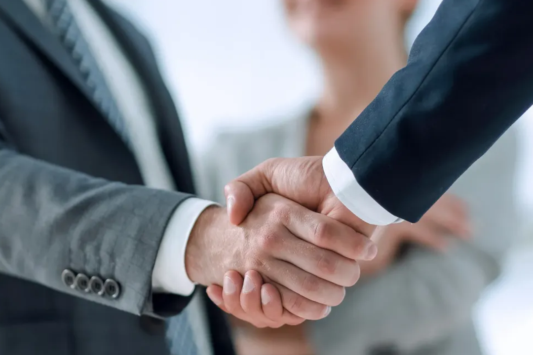Symbolic image of a handshake