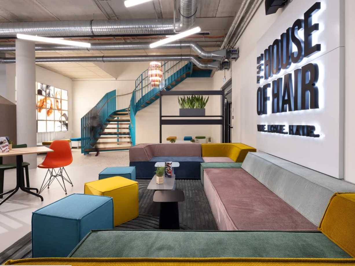 Das „House of Hair“ der Henkel AG, ist ein Labor, welches die Carpus+Partner AG in Hamburg geplant hat. Sie haben die Laborplanung übernommen und die CP Bauteam GmbH aus dem Carpus-Unternehmensverbund hat das Projekt realisiert. Das „House of Hair“ der Henkel AG, ist ein Labor, welches die Carpus+Partner AG in Hamburg geplant hat. Sie haben die Laborplanung übernommen und die CP Bauteam GmbH aus dem Carpus-Unternehmensverbund hat das Projekt realisiert.