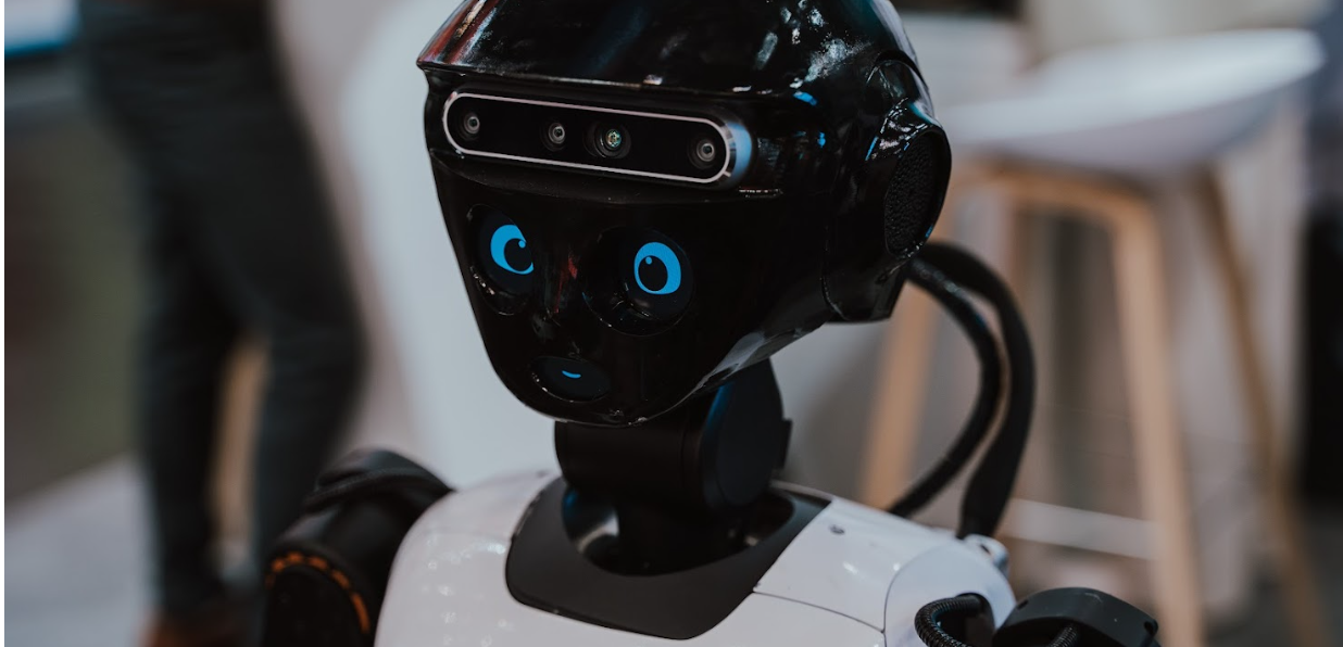 Wenn Roboter Routineaufgaben im Labor übernehmen Humanoider Roboter 'uMe'