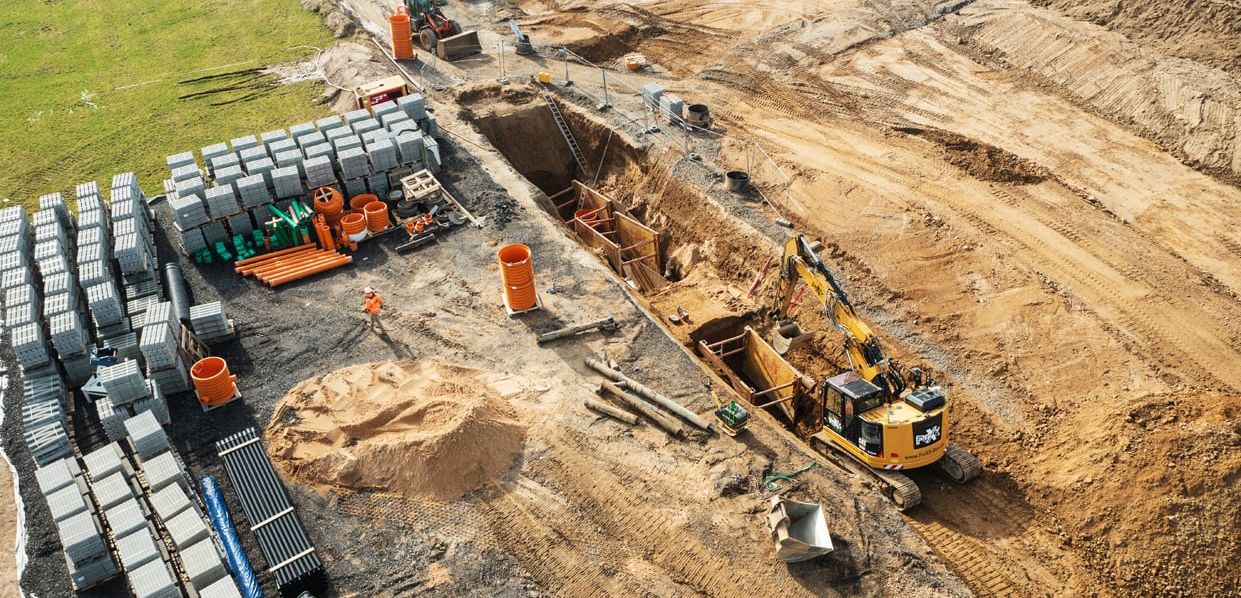 Schacht-in Schacht Verfahren von Rehau punktet in wasserführenden Schichten Komplexe Schachtsanierung im Gewerbegebiet Rossendorf bei Dresden