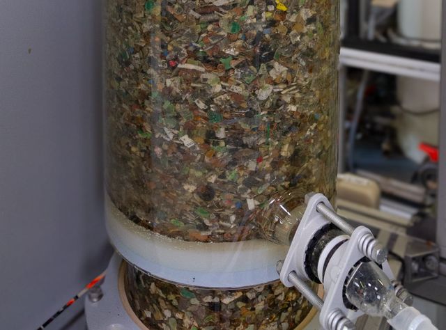 Elektroschrott im Biomining-Reaktor Elektroschrott im Biomining-Reaktor