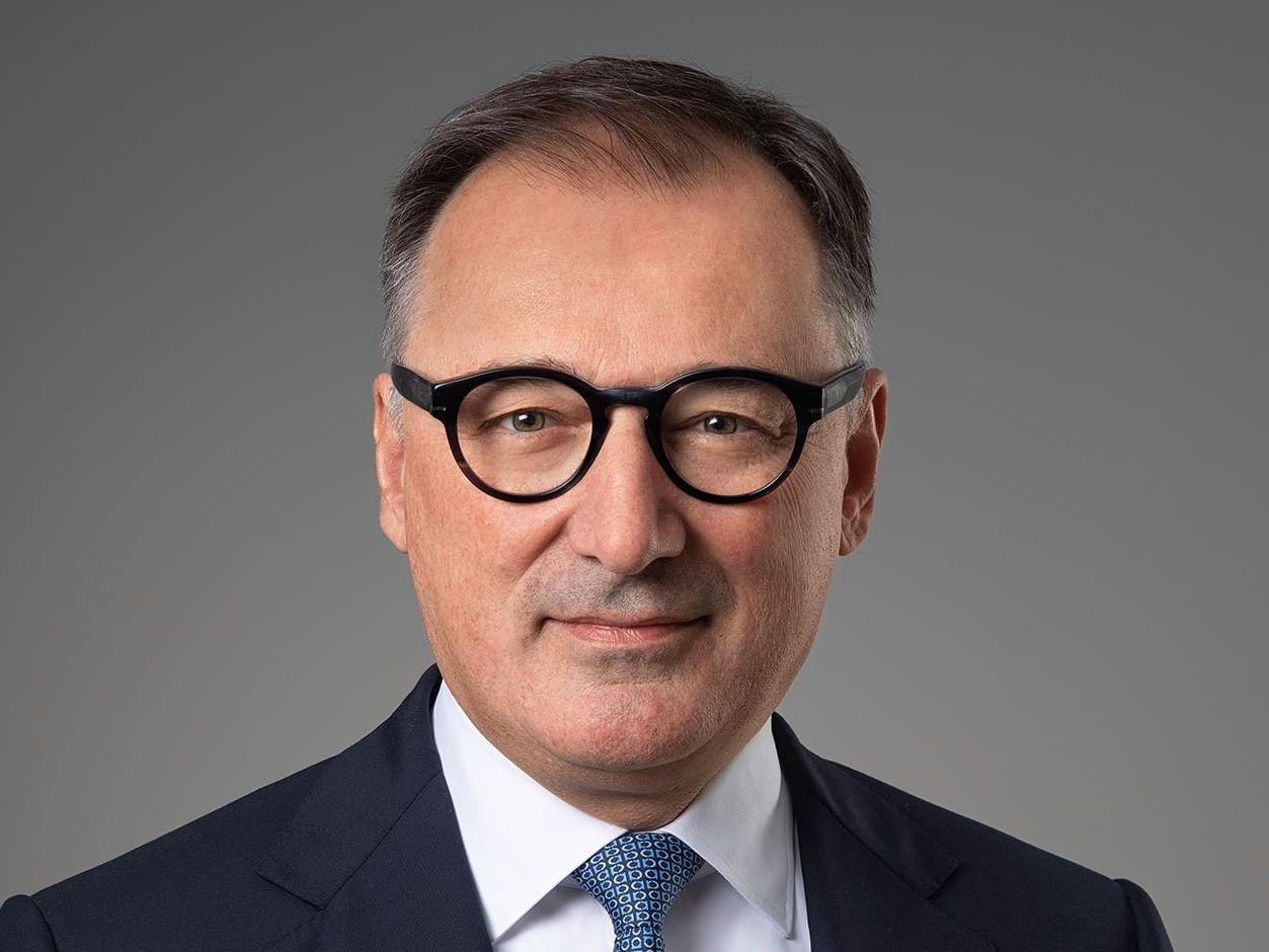 BayWa mit neuer Führungsspitze: Frank Hiller wird CEO, Matthias J. Rapp übernimmt CFO-Position Dr. Frank Hiller, neuer CEO der BayWa lächelt in die Kamera