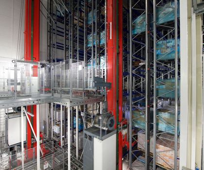 Multi-temperature logistics center: 30 percent more throughput in the brownfield