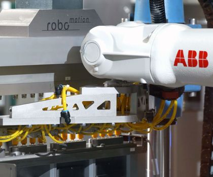 Spritzguss und Montage rücken zusammen: ABB-Roboter bringen Spritzgussproduktion auf ein neues Level Spritzguss und Montage rücken zusammen: ABB-Roboter bringen Spritzgussproduktion auf ein neues Level