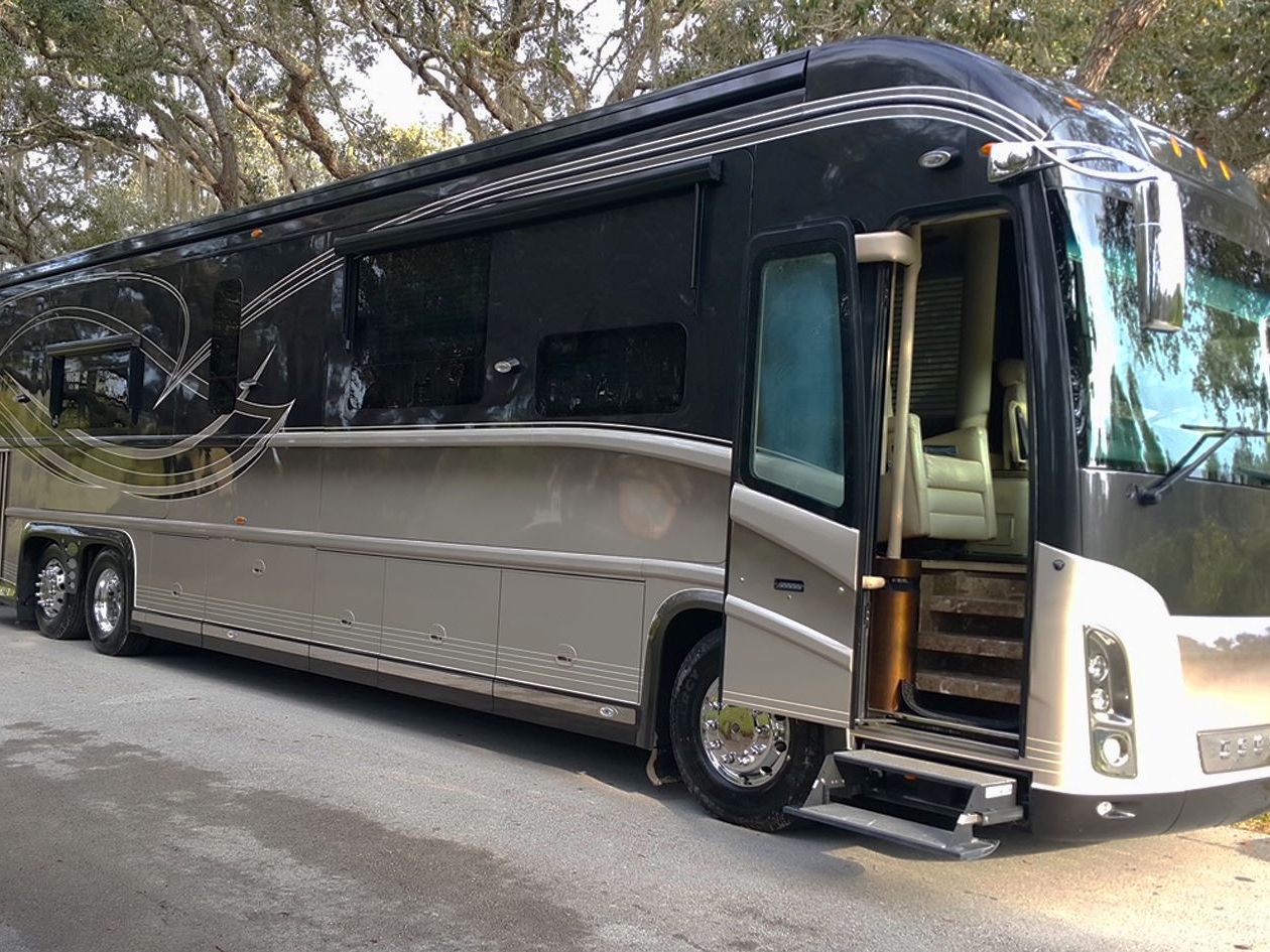 ACE vibration dampers in luxury motorhomes: Off on vacation - but please take it easy! ACE vibration dampers in luxury motorhomes: Off on vacation - but please take it easy!