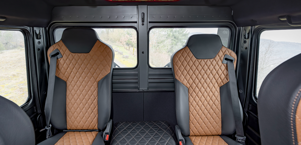 Interior Unimog Blick auf die luxuriöse Innenausstattung des Unimogs in hellem Leder