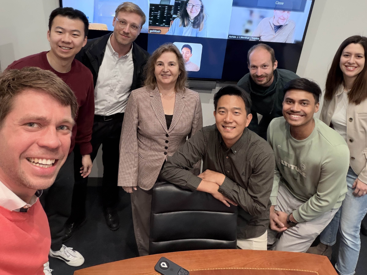 Smart Robots: TUM and MIT Expand Partnership in AI and Robotics TUM MIRMI researcher Dr. Daniel Dücker (left) together with researchers from TUM and MIT (along with MIT CSAIL Director Prof. Daniela Rus in the center)