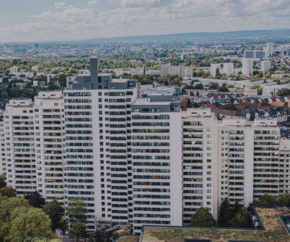Tonality-Fassade von Leipfinger-Bader bringt gestalterische und funktionelle Aufwertung
