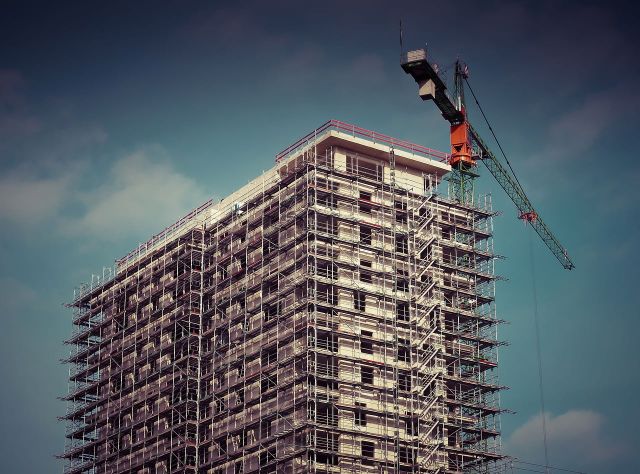Wohnungsbaukrise 2024: Keine unausweichliche Entwicklung Die Baustelle eines wachsenden Mehrfamilienhauses