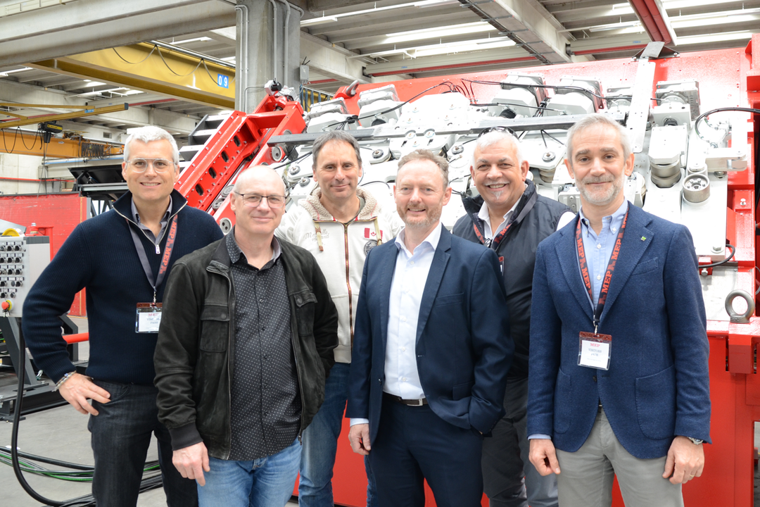 MEP–KEBA-Team. In der Mitte (mit weißem Hemd): Giles Haysom, Procurement Director MEP