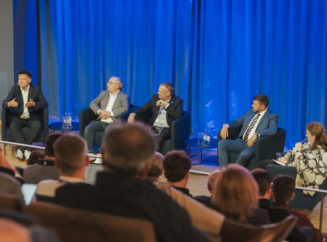 On the panel at the third WAAMathon, Gregor Reischle (Qualified AM), Stephan Braun (KSB), Carl Hauser (ASTM International/Wohlers Associates), and René Liers (Siemens Energy) participated in the discussion. Stefanie Brickwede (Mobility Goes Additive/Deutsche Bahn) moderated the discussion on the topic: “Standardization and Certification: What Else Is Needed for Scaling Up?” (from left On the panel at the third WAAMathon, Gregor Reischle (Qualified AM), Stephan Braun (KSB), Carl Hauser (ASTM International/Wohlers Associates), and René Liers (Siemens Energy) participated in the discussion. Stefanie Brickwede (Mobility Goes Additive/Deutsche Bahn) moderated the discussion on the topic: “Standardization and Certification: What Else Is Needed for Scaling Up?” (from left