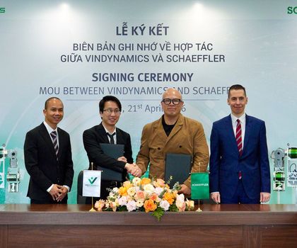 Maximilian Fiedler, Regional CEO Asia/Pacific at Schaeffler, Prof. Boon Siew Han, Regional Head Asia/Pacific of Humanoid Robotics at Schaeffler, Le Minh, Director of Hardware at VinDynamics and Nguyen Quang Vinh, Chief Technology Officer at VinDynamics sealed the partnership. (from right) Maximilian Fiedler, Regional CEO Asia/Pacific at Schaeffler, Prof. Boon Siew Han, Regional Head Asia/Pacific of Humanoid Robotics at Schaeffler, Le Minh, Director of Hardware at VinDynamics and Nguyen Quang Vinh, Chief Technology Officer at VinDynamics sealed the partnership. (from right)