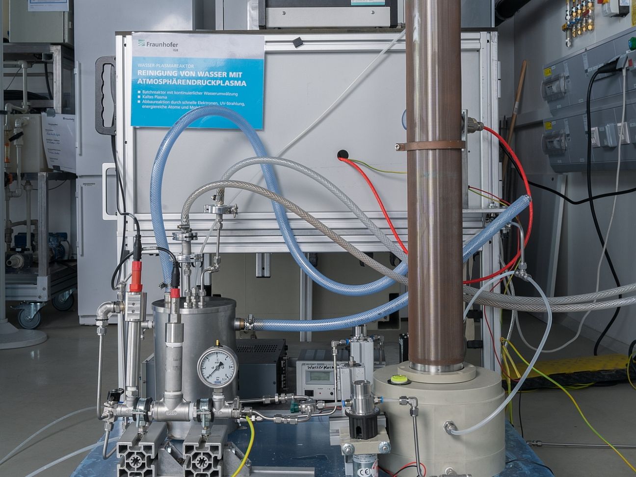 Versuchsanlage im Labormaßstab zur Plasma-„Behandlung“ von PFAS-belasteten Wässern