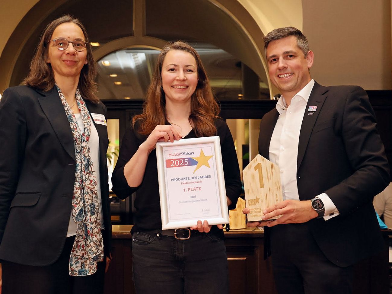 Elektromechanik – 1. Platz: Rittal – Stromverteilungssystem ‚RiLineX‘ Elektromechanik – 1. Platz: Rittal – Stromverteilungssystem ‚RiLineX‘